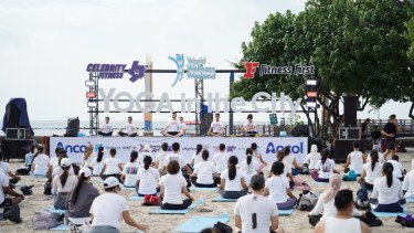 Ratusan Peserta Ramaikan Yoga in the City 2025