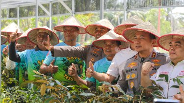 Hari Tani Nasional, Kapolda Riau Dengarkan Curhat Petani soal Harga Pupuk hingga Akses Pasar