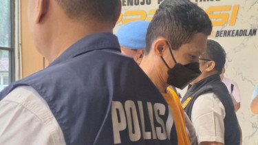 Bejat! Ustaz Cabul di Bekasi Paksa Anak Angkatnya Bikin Video Saat Mandi Hingga Buang Air Kecil