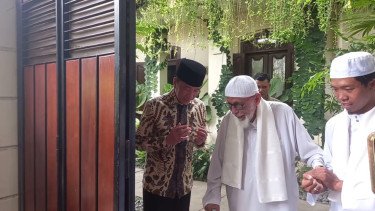 Ustaz Abu Bakar Baasyir mengunjungi kediaman Jokowi di Sumber Solo