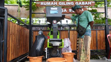 Desa Energi Berdikari Uma Palak, Bertani di Tengah Kota dengan Tenaga Surya