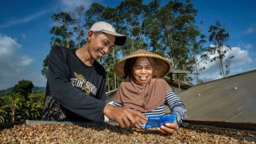 Konsisten Berdayakan UMKM Antar BRI Raih Penghargaan Pilar Sosial Katadata ESG Index Awards 2025