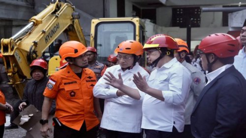 Menag Salurkan Bantuan Rp610 Juta untuk Ponpes Al Khoziny, Soroti Standar Bangunan Pesantren