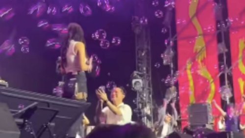 Erika Carlina Resmi Dilamar DJ Bravy di Panggung Synchronize Fest 2025