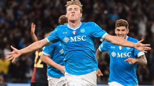 Klasemen Serie A: Napoli dan AS Roma Dempet-dempetan, Duo Milan Mengintai