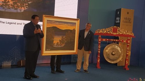 SBY Donasikan Lukisan Legenda Tangkuban Parahu untuk Dana Pendidikan ITB