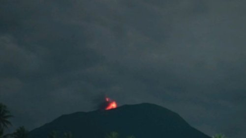 Gunung Ibu Kembali Erupsi, Semburkan Abu Vulkanik Setinggi 400 Meter
