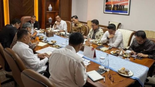 Seskab Teddy Rapat Bareng Dasco hingga Purbaya, Bahas Ekonomi RI