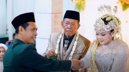 Sosok Mbah Tarman, Kakek 74 Tahun yang Viral Nikahi Gadis 24 Tahun dengan Mahar Rp 3 Miliar
