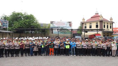 Polres Tanjung Priok Gelar Apel Kamtibmas Bareng Warga, Kapolres: Siaga Hadapi Ancaman di Pelabuhan