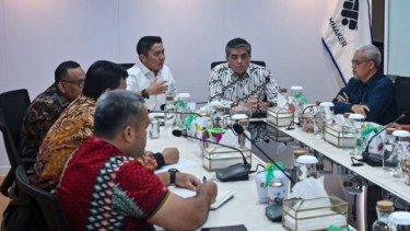 Seskab Teddy Temui Menaker, Bahas Program Magang Nasional