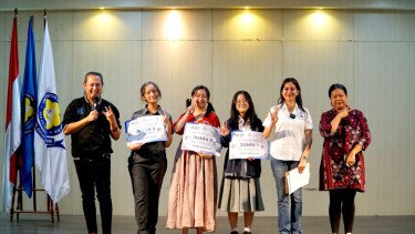 Kolaborasi Denny JA, UKI dan Komunitas Puisi Esai Kembali Hidupkan Teater Sekolah