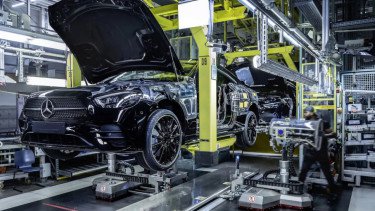 Ditawari Pensiun Dini, Karyawan Mercedes-Benz Dapat Uang Hampir Rp10 Miliar