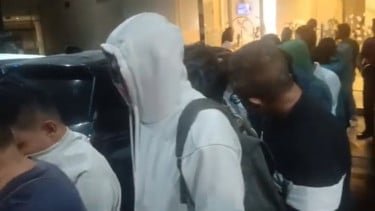 Polisi Gerebek Pesta Seks Gay di Hotel Surabaya, 34 Pria Bugil Diamankan