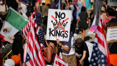 Jutaan Warga AS Turun ke Jalan Demo "No Kings" hingga Diolok Trump, Apa Maksudnya?