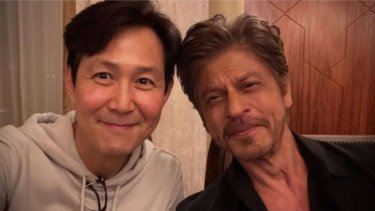 Potret Shah Rukh Khan Bersama Bintang Squid Game Lee Jung Jae, Bikin Fans Heboh!