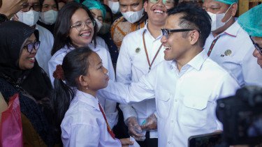 Momen Siswa di Tapteng Titip Pesan ke Cak Imin Buat Prabowo soal MBG