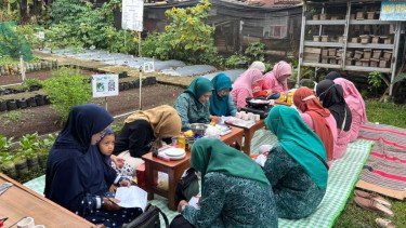 Jaga Ekosistem Lingkungan, BRI Peduli Beri Pelatihan Pengolahan Limbah Minyak Jelantah di Bank Sampah Bogor