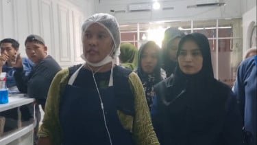 Puluhan Relawan Geruduk Dapur SPPG di Takalar: Gaji Kami Disunat dan Lembur Tak Dibayar