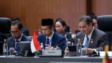 Menko Airlangga-Menlu Sugiono Tiba di Malaysia, Dampingi Prabowo di KTT ASEAN