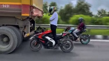 Aksi pemotor di India