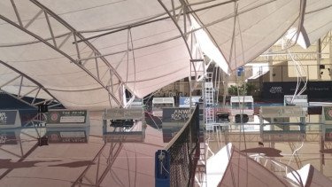 Detik-detik Atap Lapangan Padel di Meruya Ambruk Diterjang Angin Kencang, Pengunjung Lari Panik