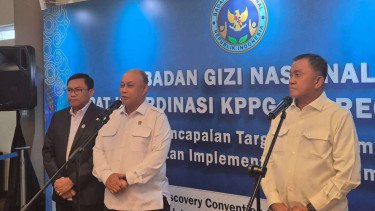 Kepala BGN, Dadan Hindayana (tengah)