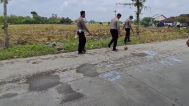 Ditlantas Polda Jateng Turun Tangan Olah TKP Tabrak Lari Tewaskan Satu Keluarga di Sragen