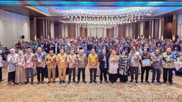 UTB Raih Peringkat 2 Terbaik se-Jawa Barat Lewat Anugerah LLDIKTI 2025