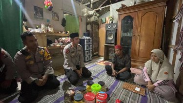 Tangis Haru Keluarga Santriwati Korban Meninggal Ambruknya Atap Ponpes Salafiyah di Situbondo