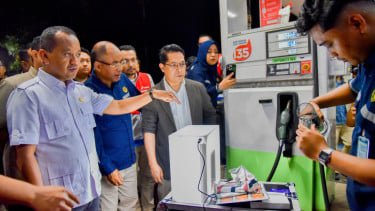 Bahlil Sidak SPBU di Malang, Pastikan Tak Ada BBM Bermasalah