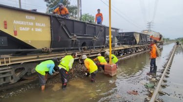 Perbaikan Rel Kebanjiran di Semarang, Hari Ini Kereta Diharapkan Bisa Lewat dengan Kecepatan 60 Km/Jam
