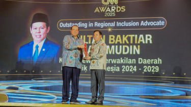 Perjuangkan Kepentingan Daerah Otonom ke Tingkat Nasional, Sultan DPD Diganjar Penghargaan