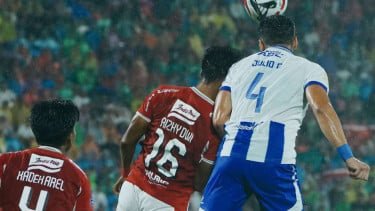 Diwarnai Kartu Merah, Persib Patahkan Rekor Buruk di Markas Bali United
