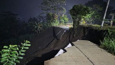 Jalan Nyawangan&ndash;Picisan di Tulungagung Putus Akibat Longsor, Pemerintah Lakukan Mitigasi Cepat