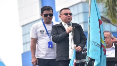 Dasco Orasi di Hadapan Buruh Pabrik Ban Michelin di Cikarang, Minta PHK Disetop Dulu