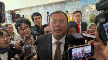 DPR Minta Guru Honorer Diangkat jadi PNS Secara Bertahap, Ini Alasannya!