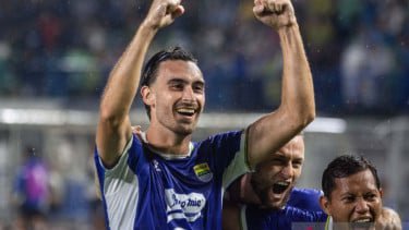 Papan Atas Membara Usai Persib Hancurkan Borneo FC