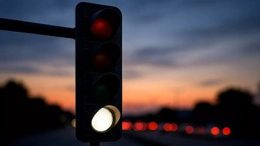 Ilustrasi lampu lalu lintas