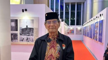Lukisan &lsquo;Bapak Brimob&rsquo; M Jasin Mejeng di Surabaya Peringati Hari Pahlawan, Kisahkan Perjuangan Polri