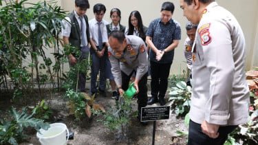 Polda Riau Ikut Lestarikan Lingkungan dengan Tanam 21.000 Pohon