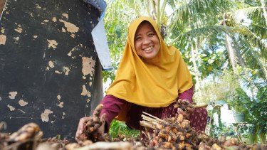 Ibu-Ibu Mekaar, Pahlawan Ekonomi Keluarga Indonesia