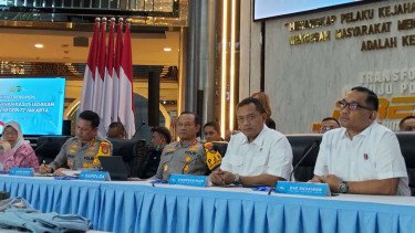 Dirreskrimum Polda Metro Jaya, Kombes Pol Imanuddin (kedua kanan)
