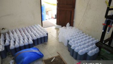 Polisi Gerebek Produksi Sabun Cair Palsu Jiplak Merek Terkenal di Bekasi, Segini Omzetnya