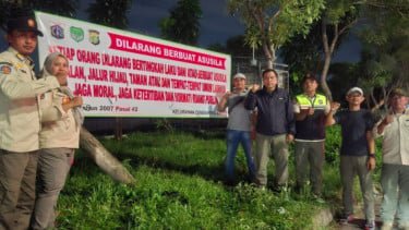 Satpol PP Ringkus 2 Pria Diduga Prostitusi Sesama Jenis di Daan Mogot