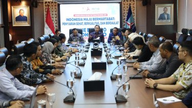 Wakil Ketua MPR RI, Edhie Baskoro Yudhoyono (tengah)