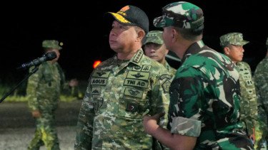 Puluhan Prajurit TNI Terjun Malam di Kawasan Babel, Latihan Infiltrasi Tambang Ilegal