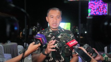 Warga Korban Banjir Sumut Punguti Beras Bercampur Tanah, Begini Kata TNI Soal Bantuan yang Dilempar dari Heli
