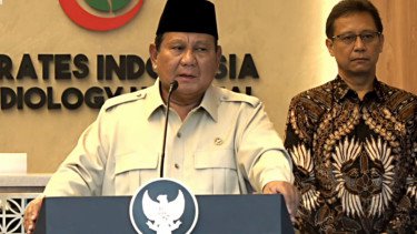 HP-nya Hancur Saat Videokan Presiden Prabowo di Jalan, Ibu Rumah Tangga Ini Dapat Hal Tak Terduga&nbsp;