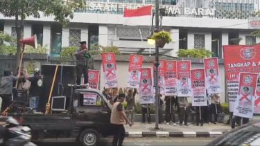Kantor Kejati Jabar Digeruduk Massa, Didesak Tetapkan Tersangka Kasus Tunjangan Perumahan DPRD Indramayu